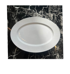 Assiette ovale en porcelaine blanche striée, 41x29 cm | Vaisselle en porcelaine blanche | 9 400 CFA , dakar, Sénégal