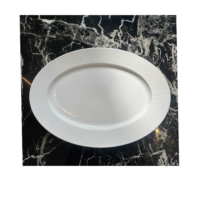 Assiette ovale en porcelaine blanche striée, 41x29 cm | Vaisselle en porcelaine blanche | 9 400 CFA , dakar, Sénégal