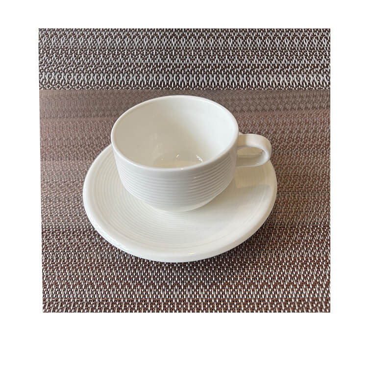 Tasse + sous-tasse en porcelaine blanche striée, 100 ml | Vaisselle en porcelaine blanche | 1 600 CFA , dakar, Sénégal