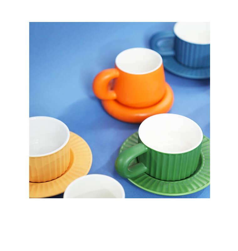 Tasse + sous tasse en céramique coloré strié, 280 ml\r\n | Tasses & mugs | 4 200 CFA , dakar, Sénégal