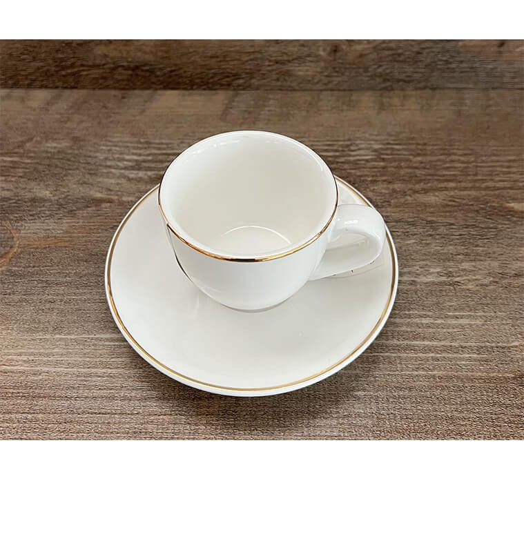 Tasse à expresso avec sous-tasse en porcelaine blanche bordure dorée – 90 ml | Vaisselle en porcelaine blanche | 2 500 CFA , ...