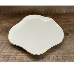 Assiette à dessert 20,5 cm en porcelaine blanche forme lotus bordure dorée | Vaisselle en porcelaine blanche | 3 800 CFA , da...