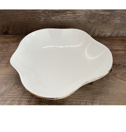 Assiette creuse 23,5 cm en porcelaine blanche bordure dorée | Vaisselle en porcelaine blanche | 6 200 CFA , dakar, Sénégal