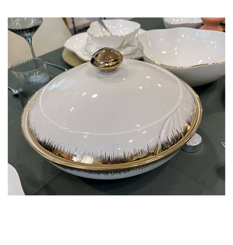 Soupière en porcelaine blanche bordure dorée - 29,5 x 13,5 cm  | Vaisselle en porcelaine blanche | 12 600 CFA , dakar, Sénégal