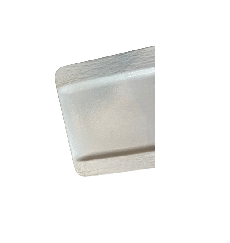 Assiette plate carrée 22,5 cm en céramique blanche avec relief  | Assiettes & coffrets d'assiettes | 3 200 CFA , dakar, Sénégal