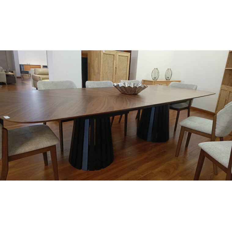 Table à manger extensible walnut 240-300 + 8 chaises beiges | 1 380 000 CFA | à Dakar