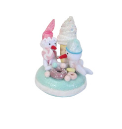 Macaron avec personnages gourmands, 21x20x28 cm