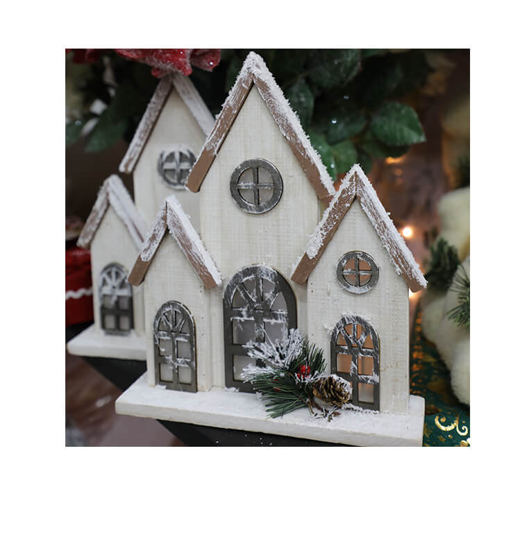 Maison déco h26cm en bois enneigé lumineux |Décorations à poser Noël |7 000 CFA ,Dakar, Sénégal