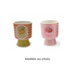 Vase sur pied en dolomite motif fruits, D12,2 × H15,2 cm