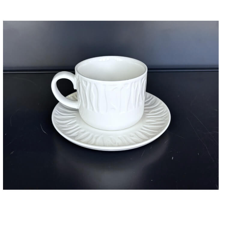 Tasse à thé avec sous-tasse en porcelaine blanche motif strié, 320 ml | Vaisselle en porcelaine blanche | 2 500 CFA , dakar, ...