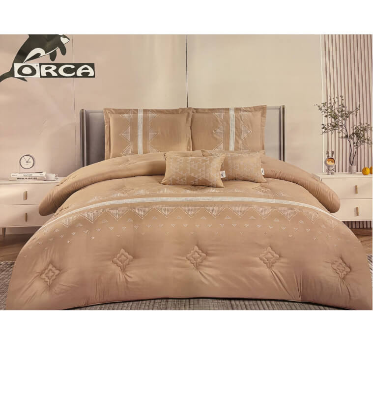Couette 240 x 260 cm + 2 taies d’oreiller + 2 coussins brodés camel en polyester | Linge de lit , Dakar, Sénégal