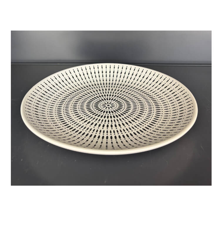Assiette plate 27 cm ethnique en grès blanc | Assiettes & coffrets d'assiettes | 1 900 CFA , dakar, Sénégal