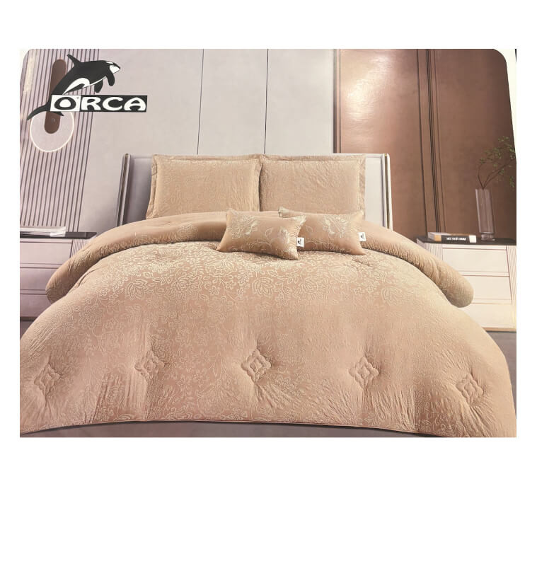 Couette Jacquard 240 x 260 cm + 2 taies d’oreiller + 2 coussins camel en polyester | Linge de lit , Dakar, Sénégal