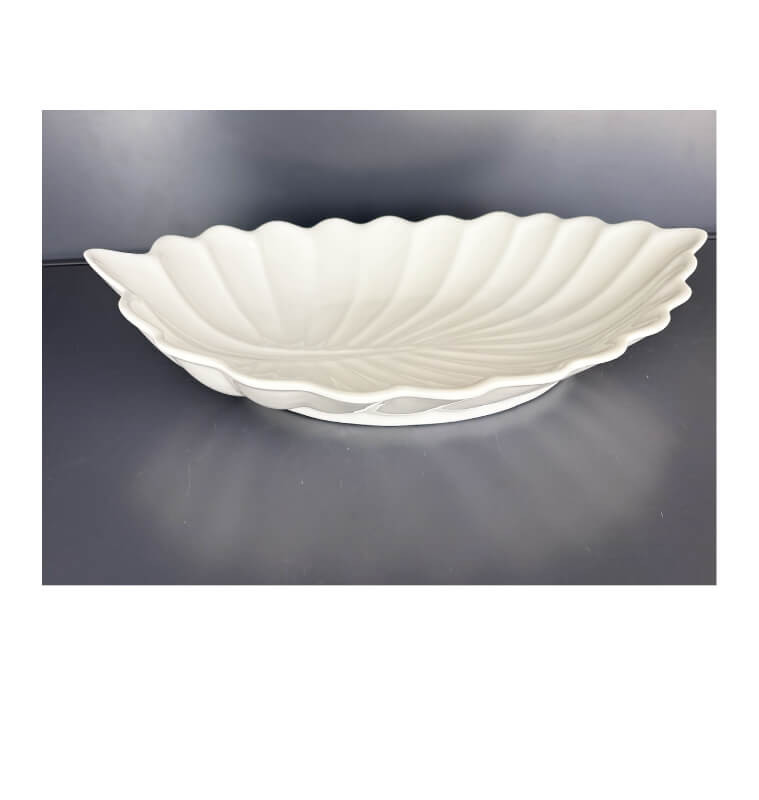 Saladier ovale en porcelaine blanche motif Coquille , 27x42cm | Vaisselle en porcelaine blanche | 6 100 CFA , dakar, Sénégal