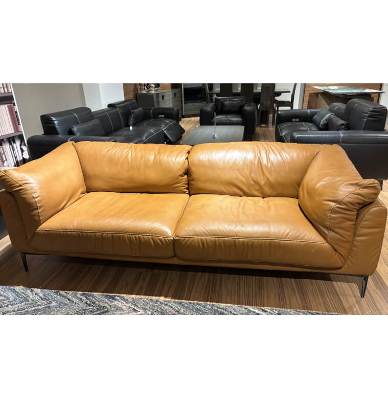Salon 3 + 2 + 1,5 en cuir et split marron cognac | 4 150 000 CFA | à Dakar