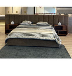 Lit 180 x 200 cm tissus Velours chocolat + 2 chevets, Ensemble : 346 x 220 x 106 cm | 1 305 000 CFA | à Dakar