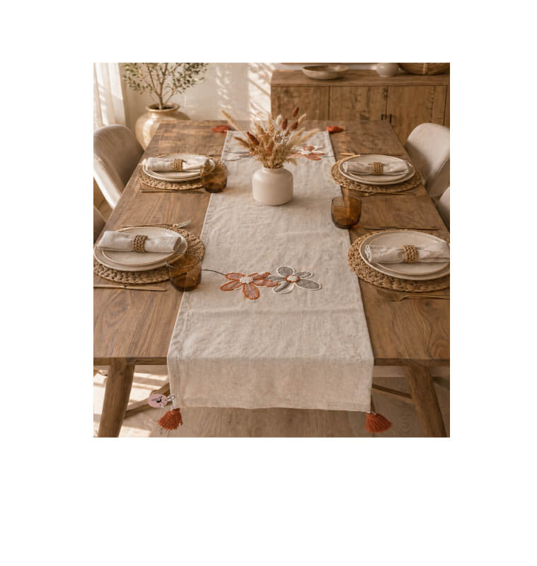 Chemin de table 33 x 150 cm beige à motifs floraux brodés | Sets & chemins de table | 11 500 CFA , dakar, Sénégal