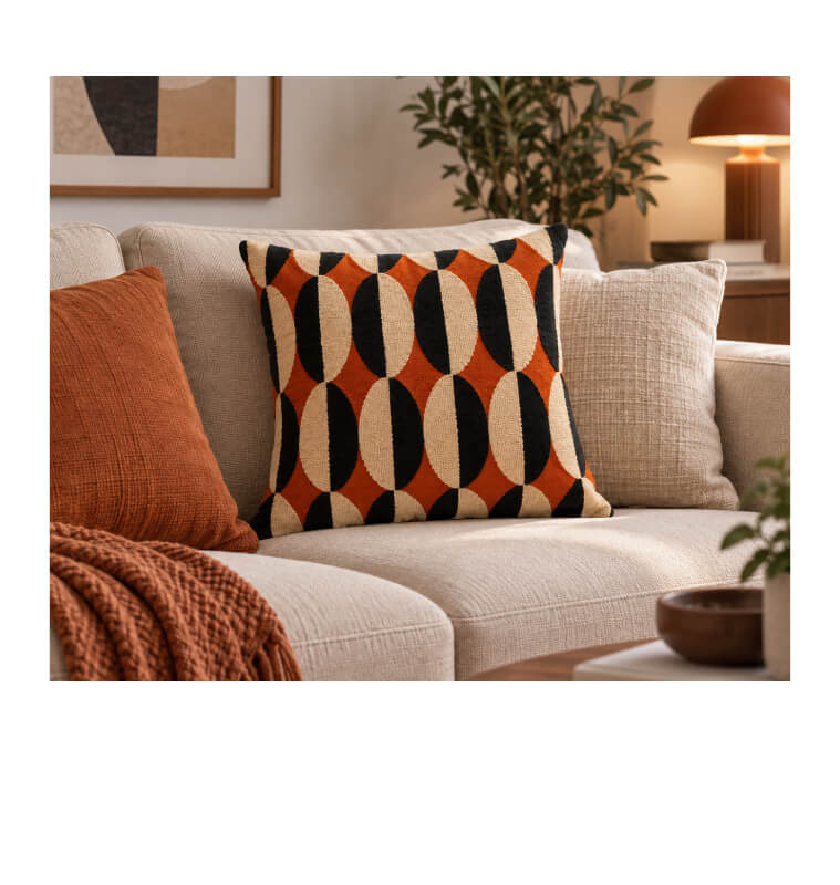 Coussin déco en velours brodé terracotta, beige et noir, 50 x 50 cm | Coussins déco , Dakar, Sénégal